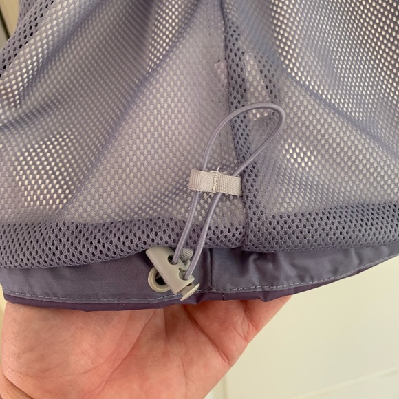 Columbia lightweight jacket or rain jacket. - Picture 6 of 11